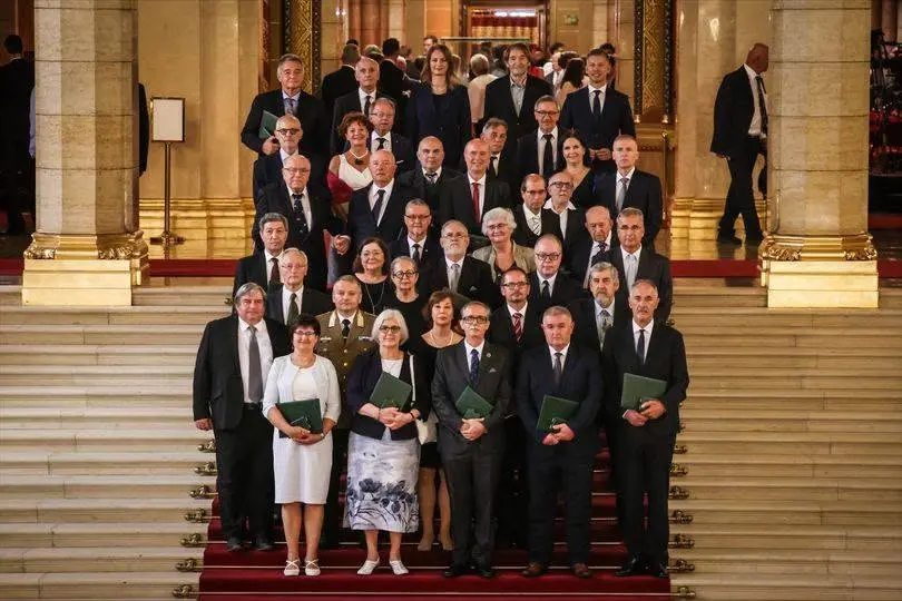 Augusztus 20-a méltóságokkal
